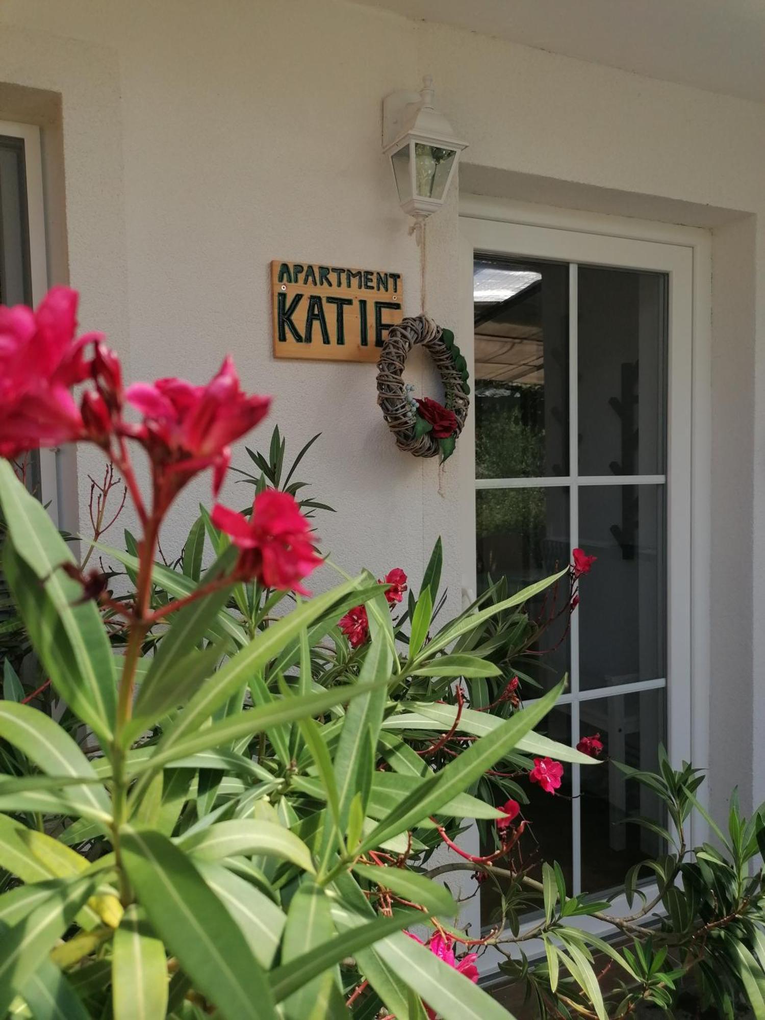 Garden Paradise Bled Apartments - Garden, Pond And Castle View ภายนอก รูปภาพ