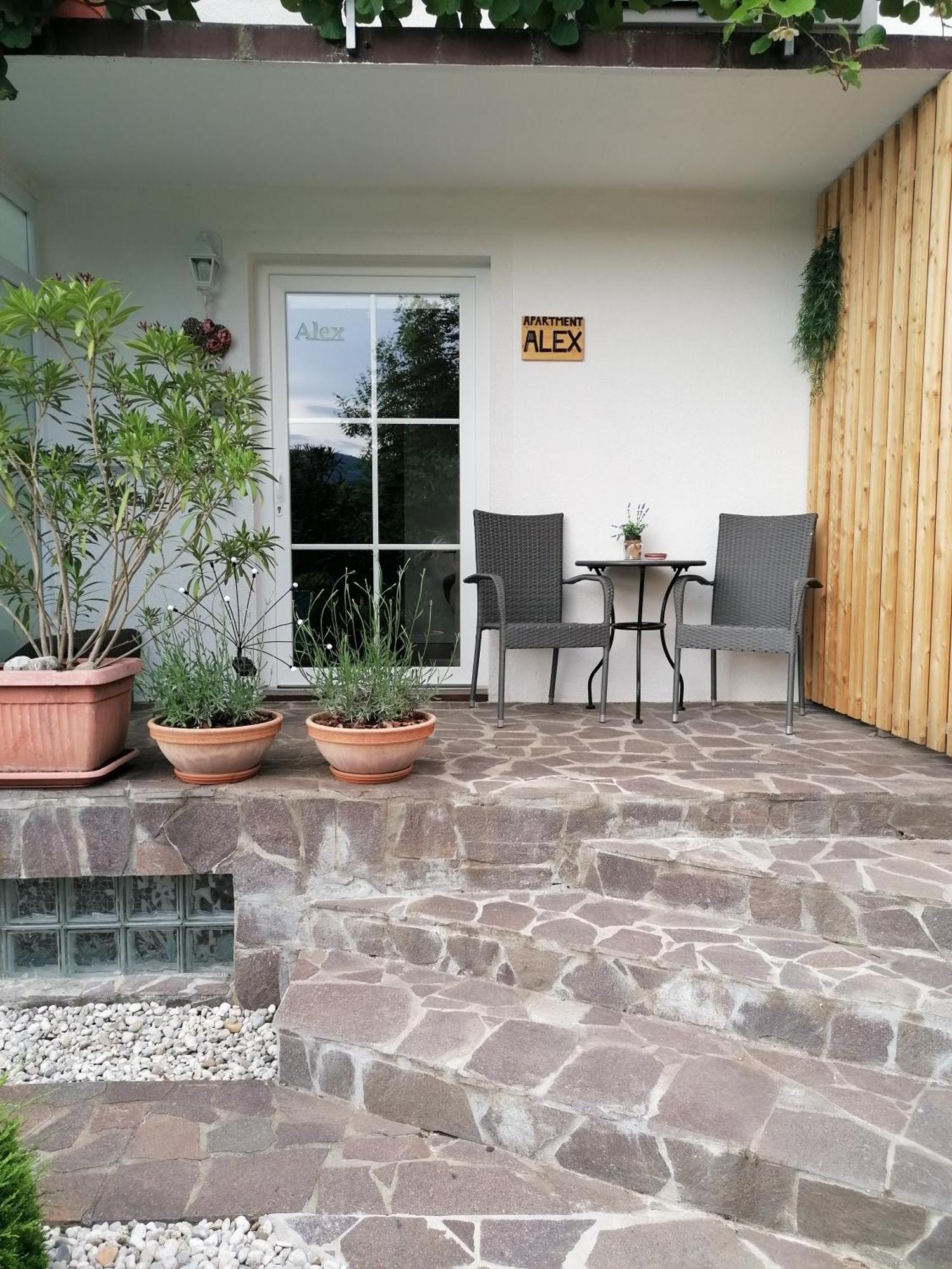 Garden Paradise Bled Apartments - Garden, Pond And Castle View ภายนอก รูปภาพ